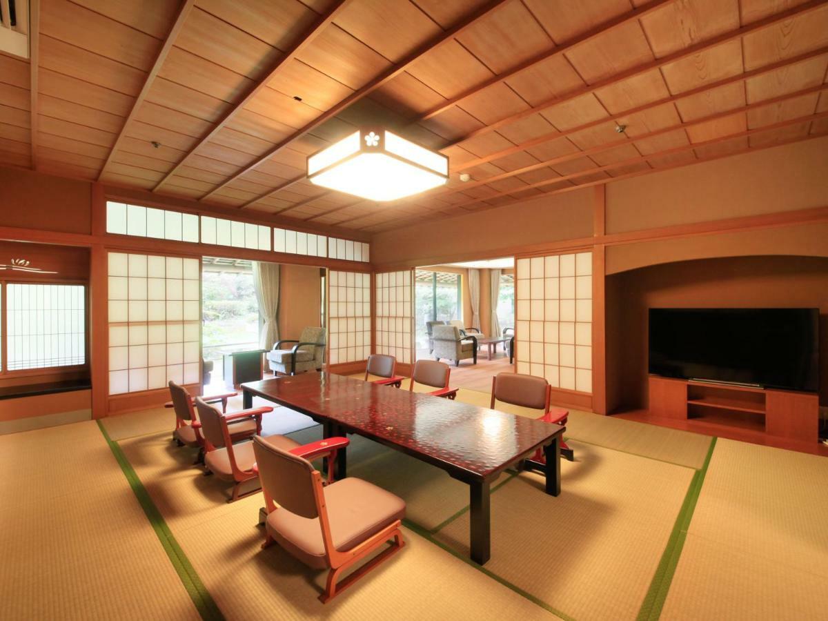 Hotel Yamashiro Onsen Miyabi No Yado Kaga Hyakumangoku Exterior foto