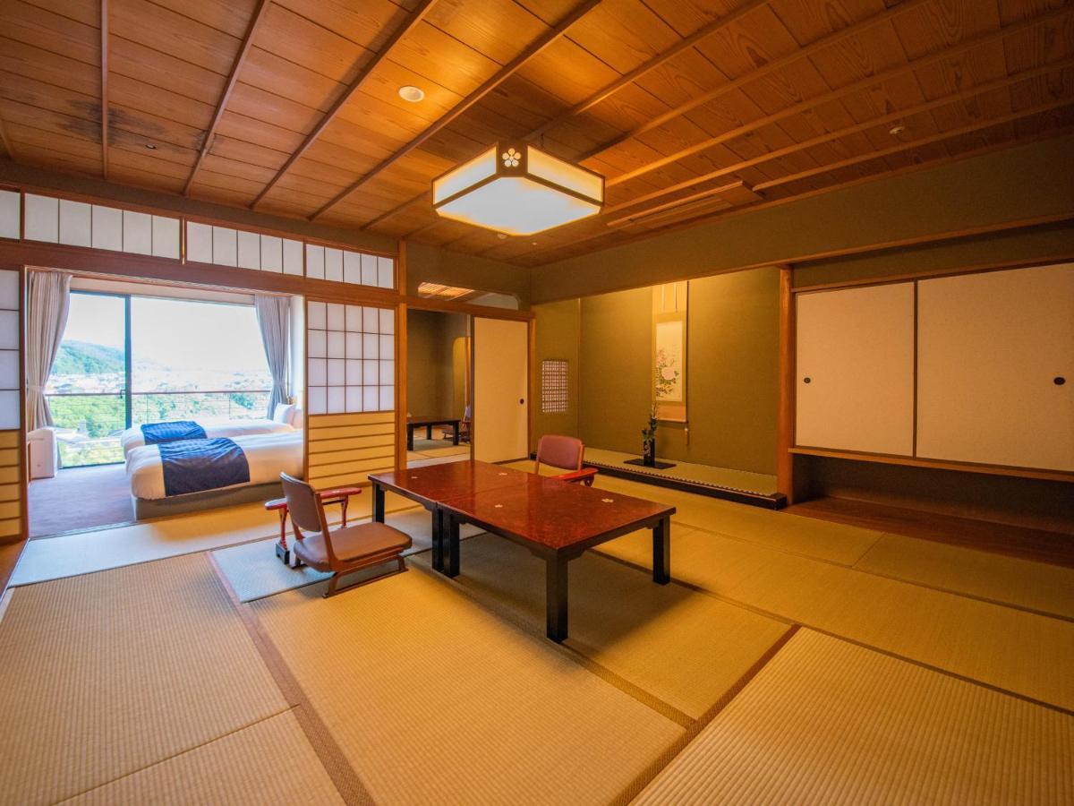 Hotel Yamashiro Onsen Miyabi No Yado Kaga Hyakumangoku Exterior foto
