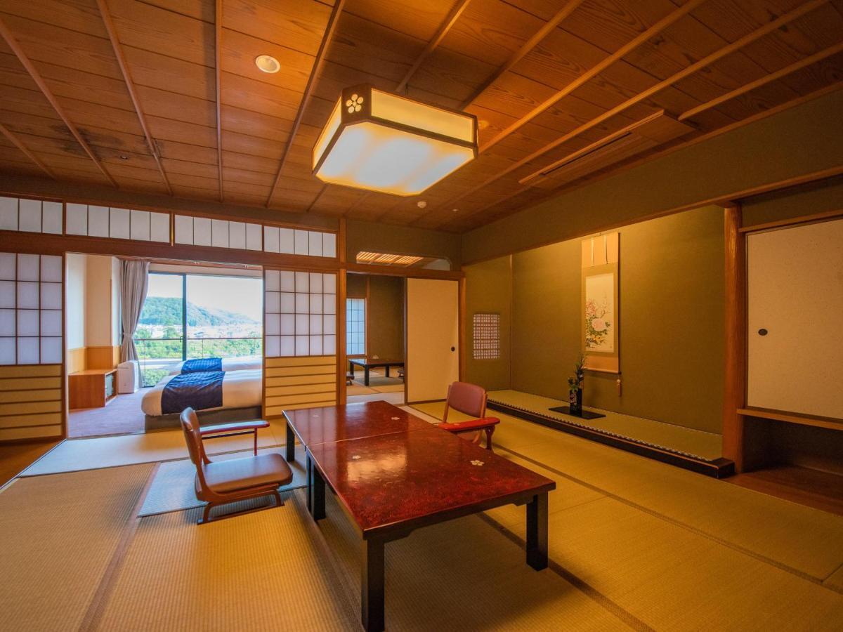 Hotel Yamashiro Onsen Miyabi No Yado Kaga Hyakumangoku Exterior foto